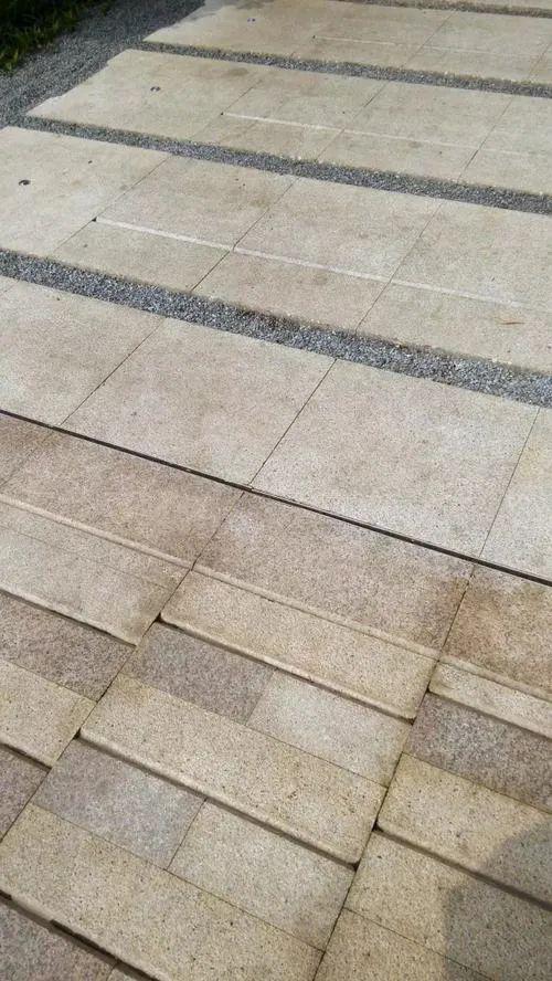 地面石材铺装后进行灌缝还会出现返碱的情况